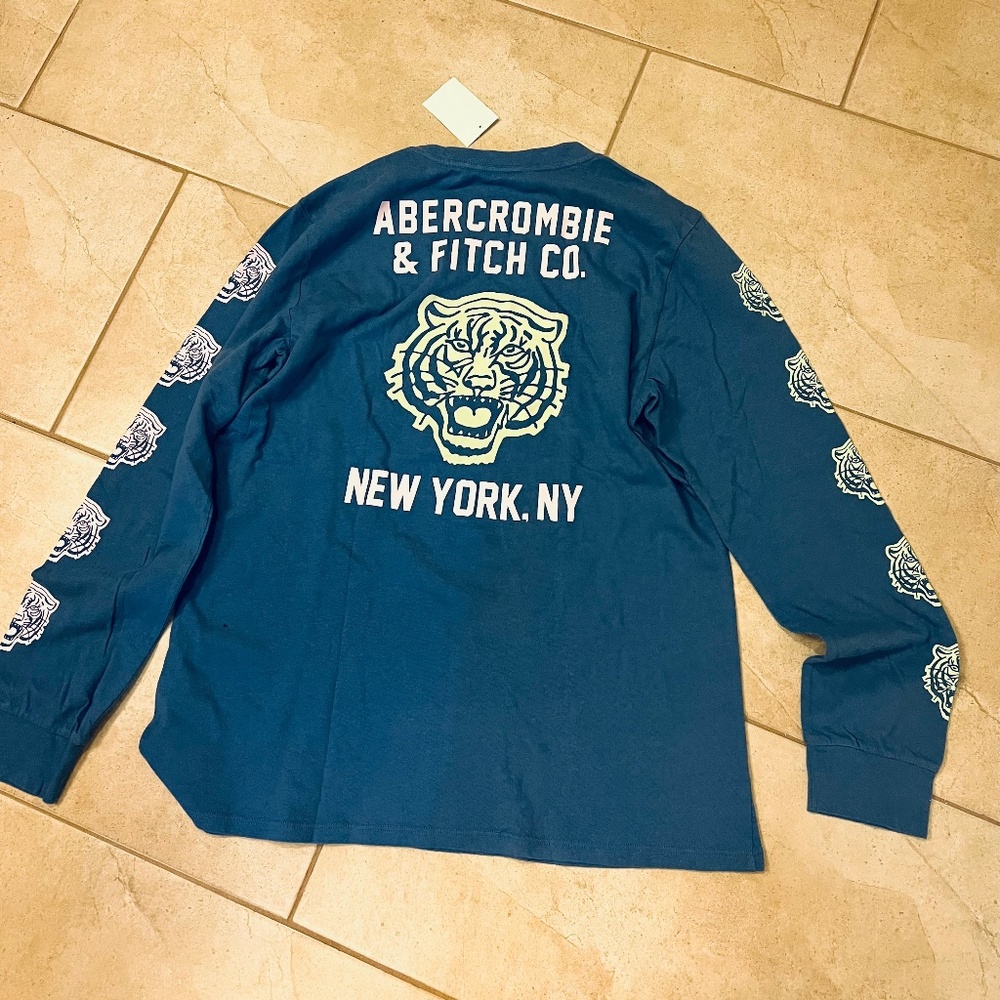 Abercrombie & Fitch long sleeve t shirt NWOT